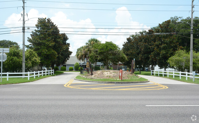 Building Photo - Oak Hammock MHC