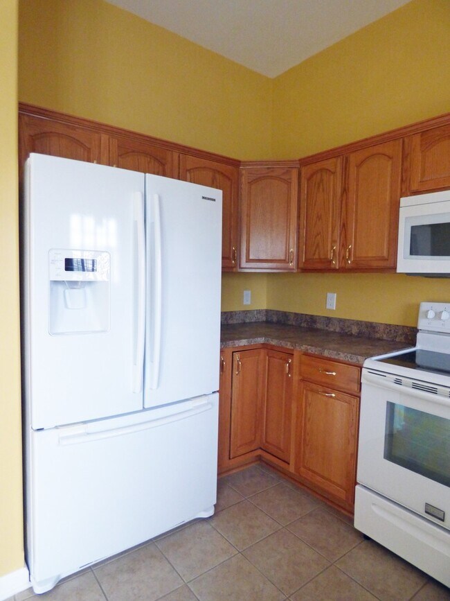 Building Photo - Beautiful 3 BR, 2 Bath Home, All Electric, Vaulted Ceilings, Walk-In Closets, Garage