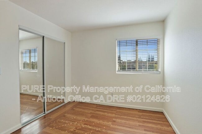 Building Photo - 2304 Yorkshire Ct