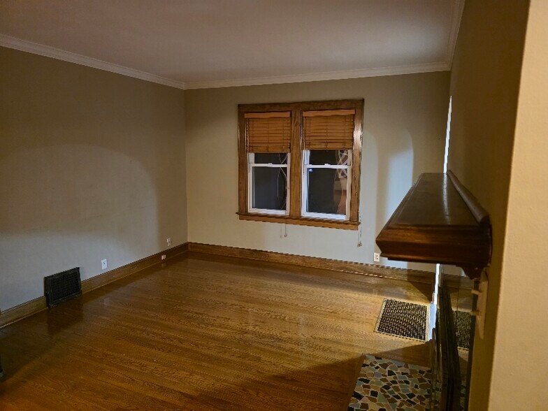 Building Photo - 727 S Rotherwood Ave