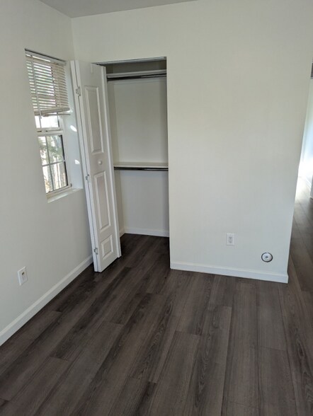 Building Photo - 15043 Larkspur St