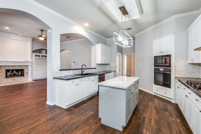 Building Photo - 8117 Halliford Dr