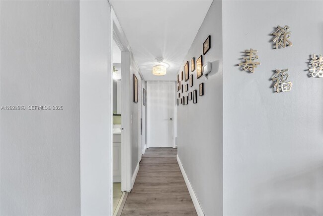 Building Photo - 2025 NE 164th St