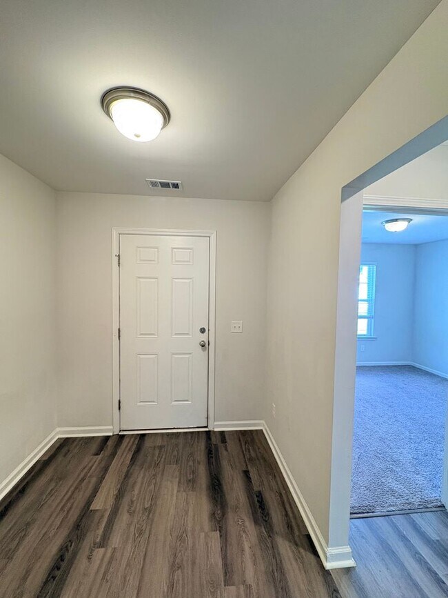 Building Photo - Welcome To Heritage New River Side