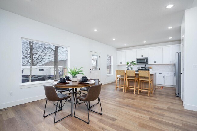 Building Photo - 1367 N Harper Ridge Dr