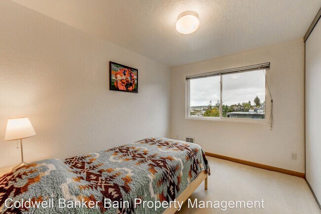 Building Photo - 2 br, 2 bath House - 2625 13th Avenue West...