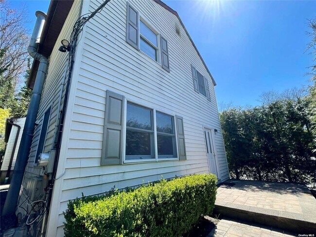 Building Photo - 116 Spring Rd