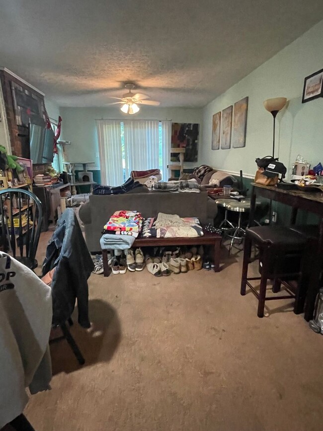 Building Photo - 2 bedroom, 2 bath duplex in Sleepy Creek o...