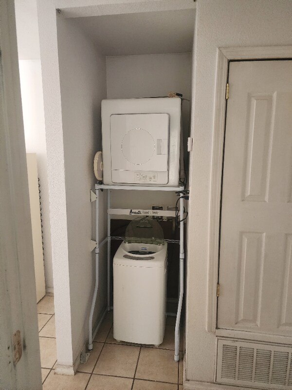 Building Photo - 7375 N Loop Dr