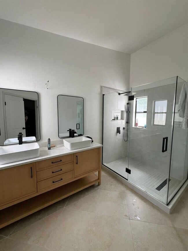 Building Photo - **FURNISHED**