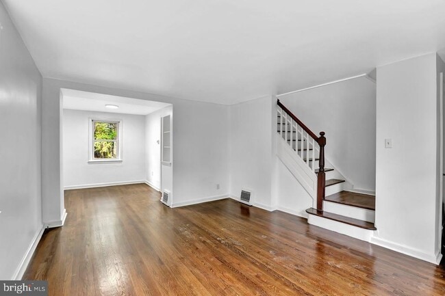 Building Photo - 331 Oakland St