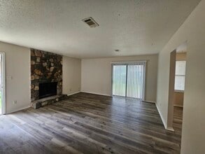 Building Photo - Ready for Move In!!