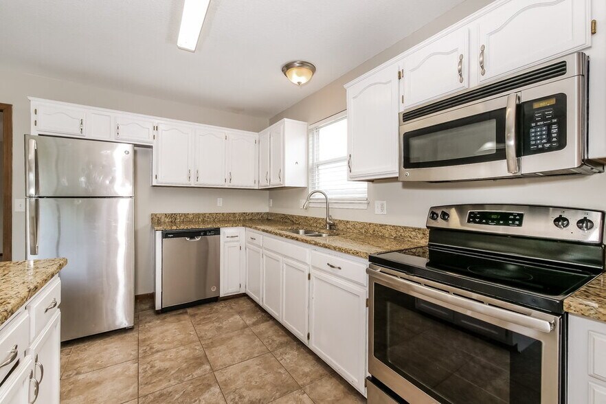 Building Photo - 3026 SW Shadow Brook Dr