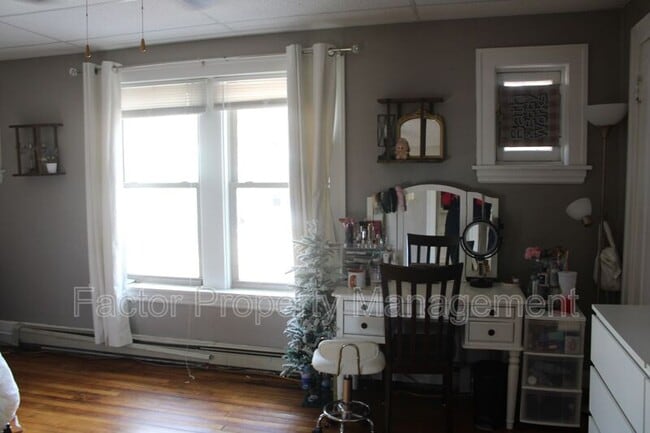 Building Photo - 130 Parsons St