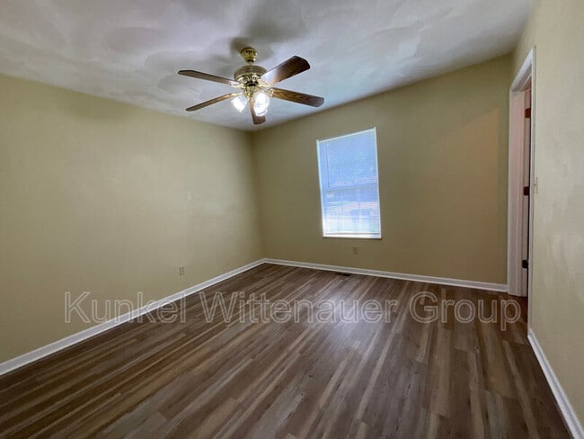 Building Photo - 504 Draco Dr