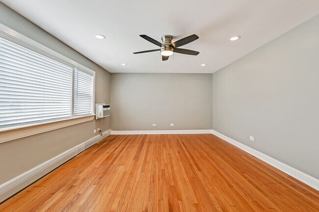 Building Photo - Beverly's Best!