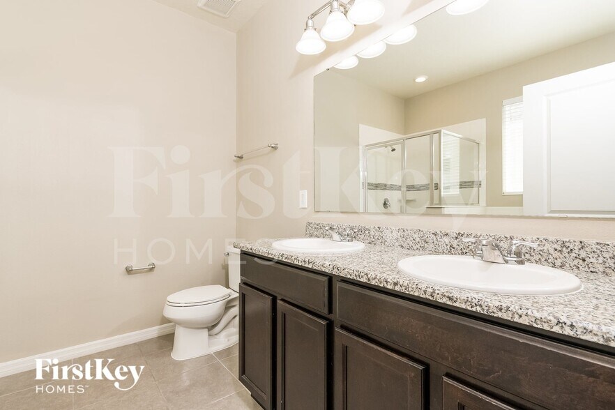 Building Photo - 14291 Seranoa Dr
