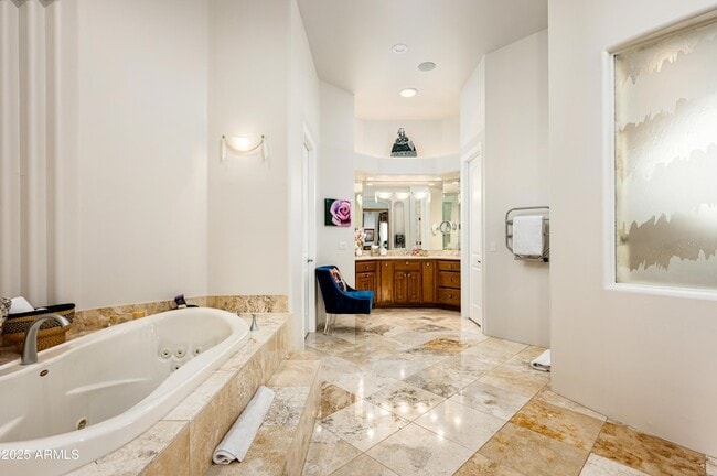 Building Photo - 6649 E Berneil Dr