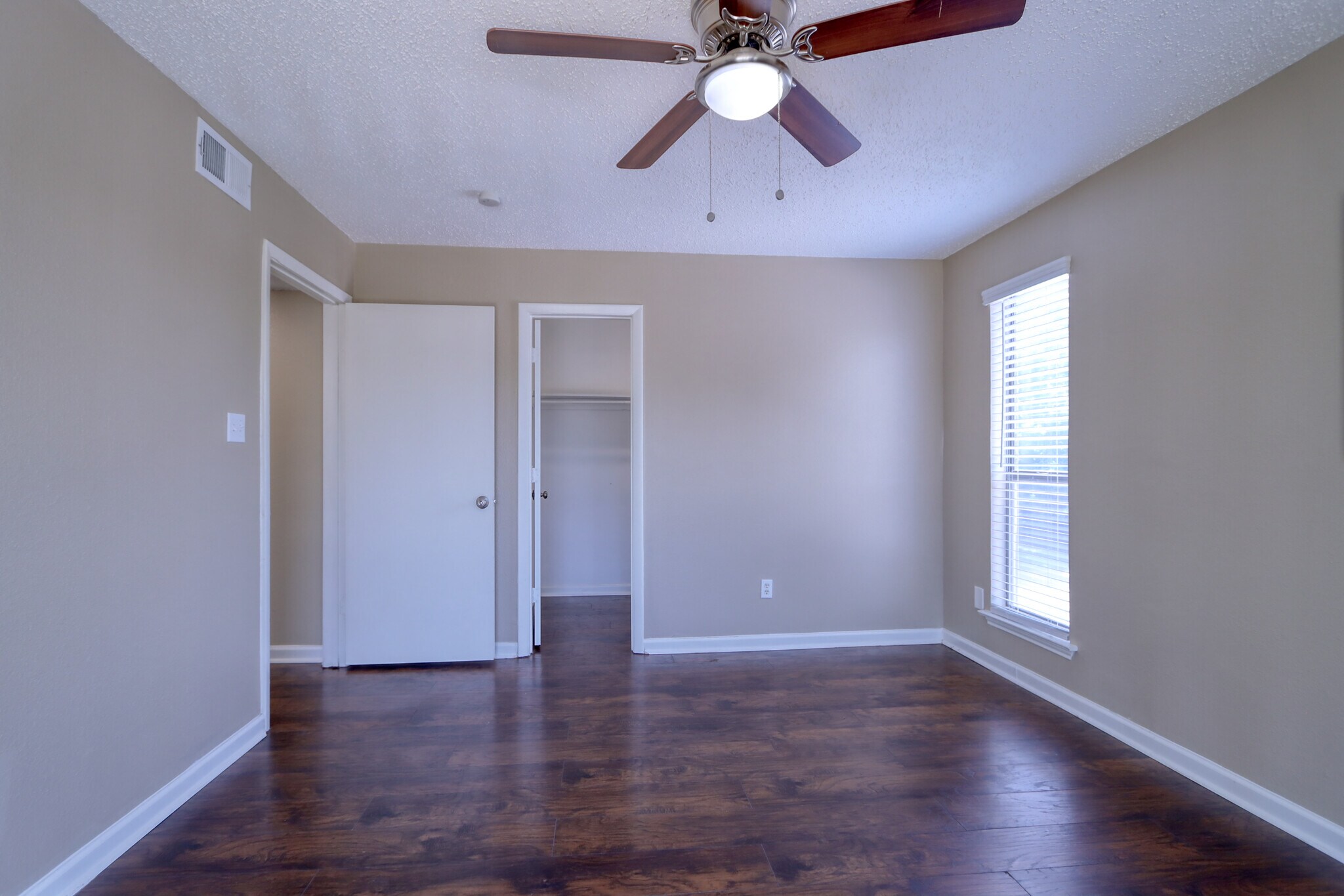 Building Photo - 707 Harbour Town Dr