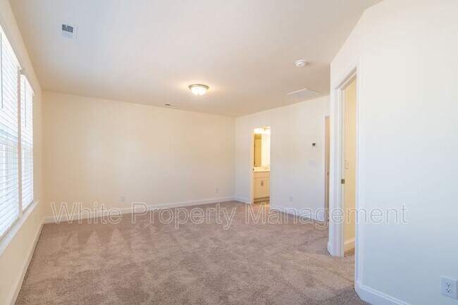 Building Photo - 1556 Cedar Tree Dr