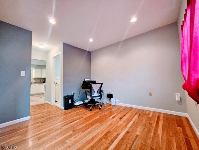 Building Photo - 30 Custer Ave