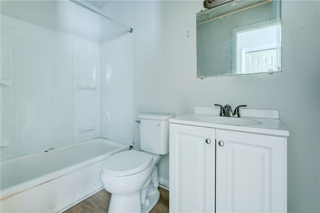 Building Photo - 400 Main St