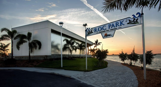 Building Photo - 14827 N Bayshore Dr