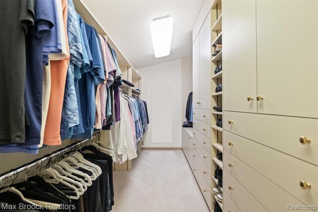 Building Photo - 3333 W Shore Dr