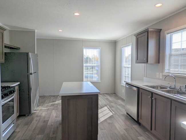 Building Photo - 557 Delaware