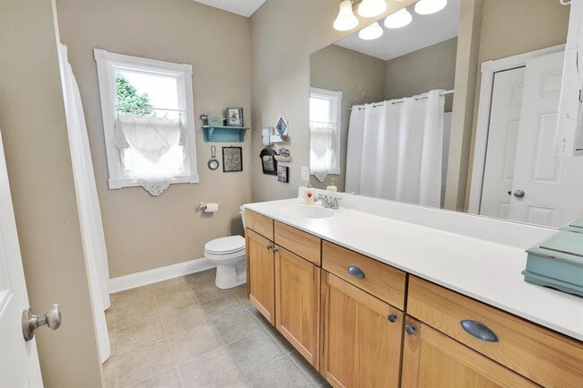 Building Photo - Spacious 5-Bedroom Retreat for Rent – Priv...