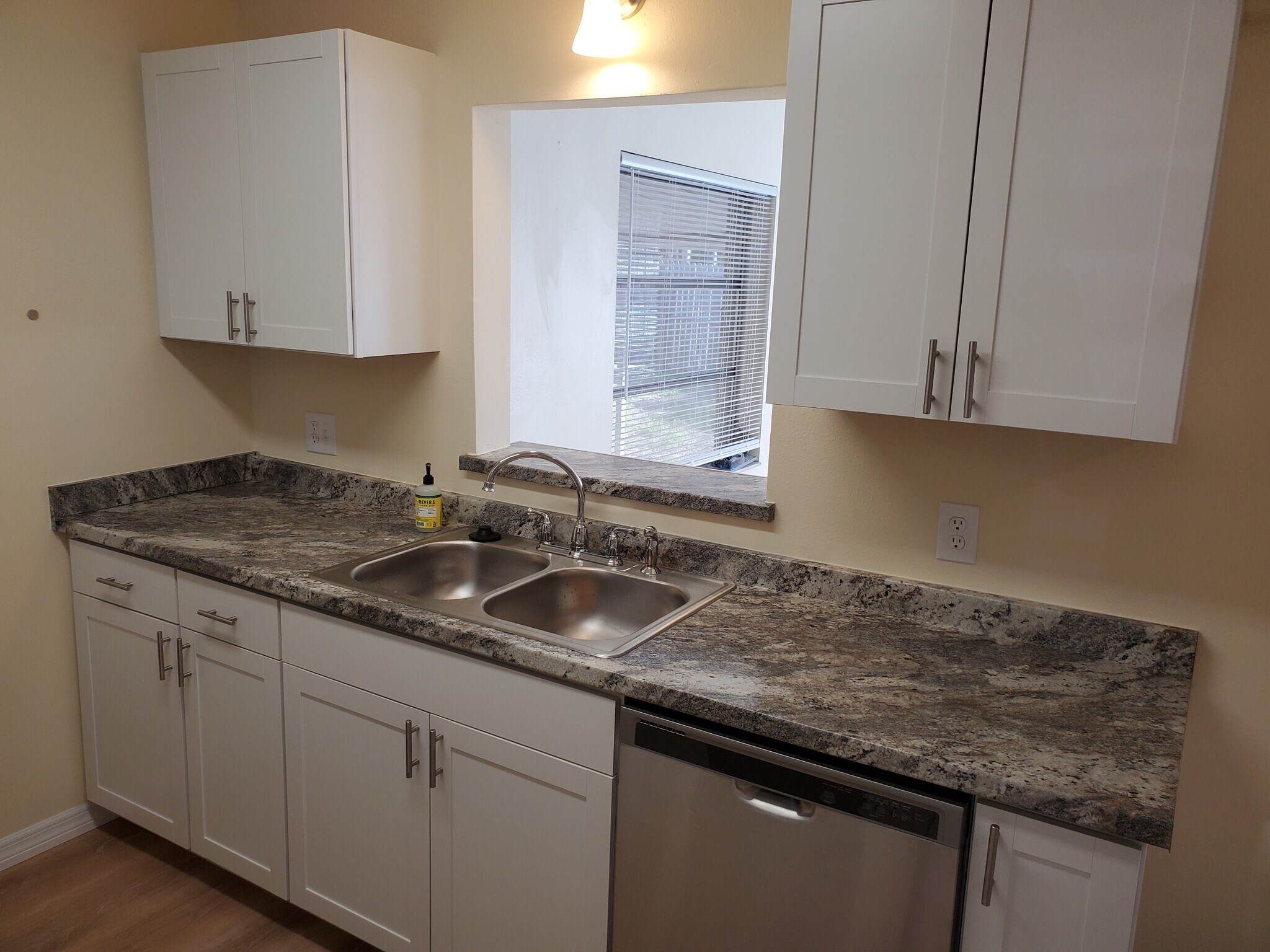 Kitchen - 9397 93rd St