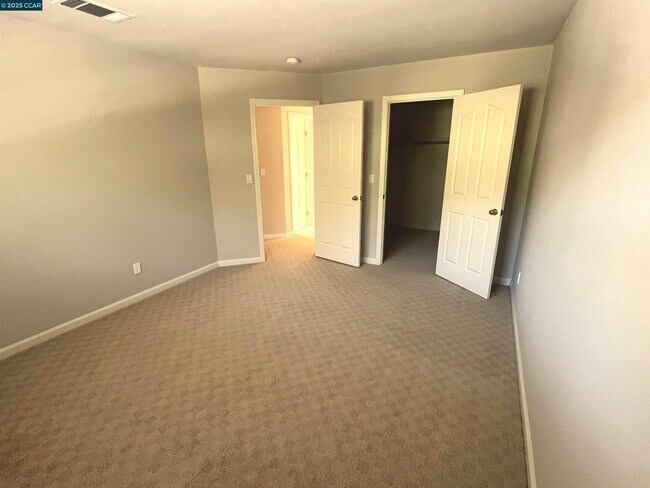 Building Photo - 600 Bourne Ct