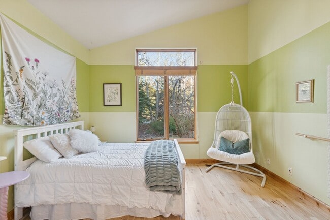 Building Photo - 6035 Mountain Ranch Dr