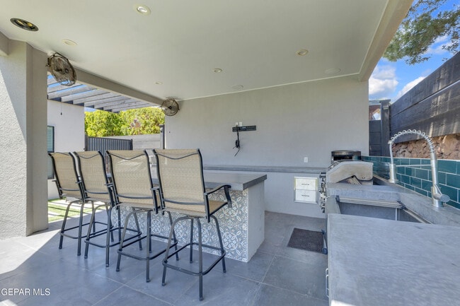 Building Photo - 2085 Paseo Del Prado Dr