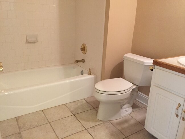 Building Photo - Pensacola - Downtown - 2 bedroom, 2 bathro...