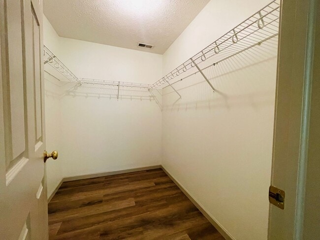 Building Photo - Great 3 Bed 2 Bath House with Garage!!