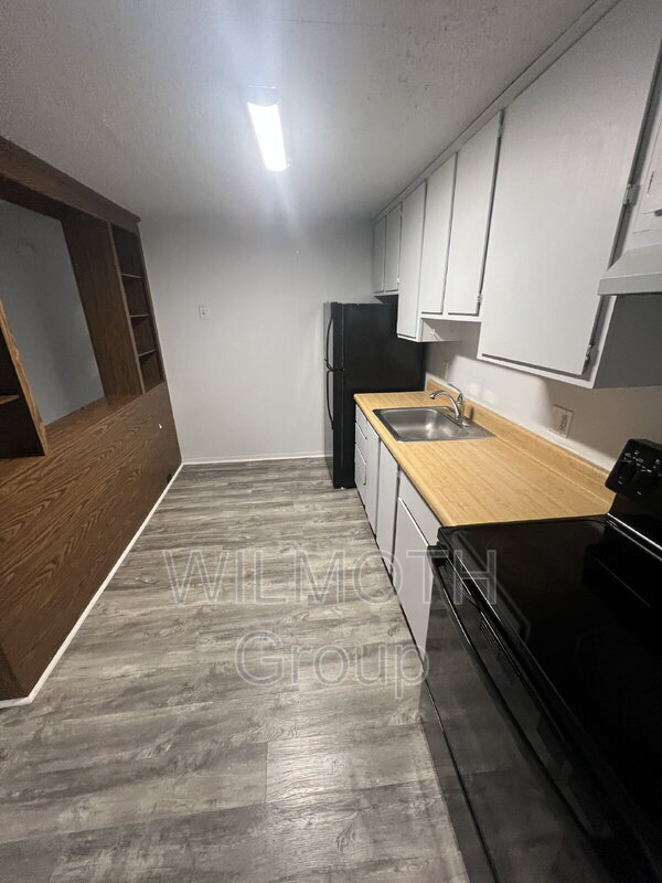 Building Photo - 2000 Indianapolis Rd