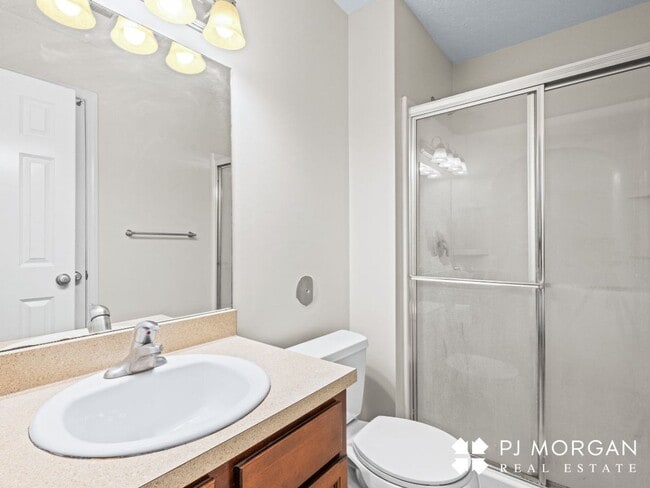 Building Photo - 2 Bedroom, 2 Bathroom Condo
