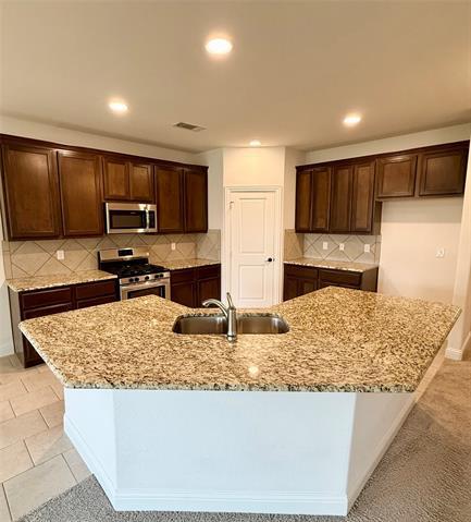 Building Photo - 204 Flower Ridge Dr