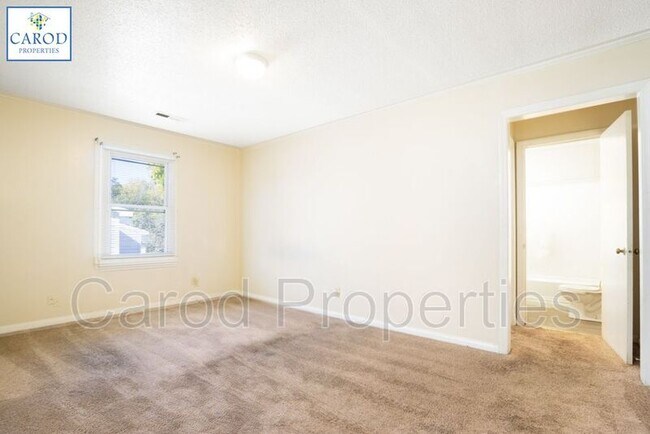 Building Photo - 847 Broad Ave