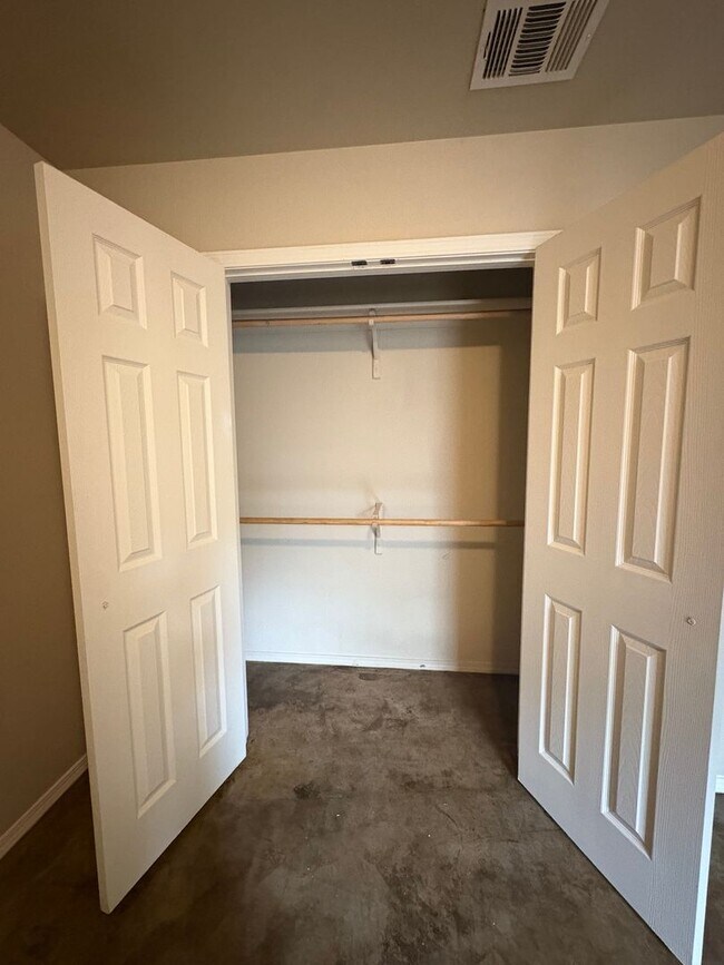 Building Photo - Newer construction 2 bedroom/1 bathroom house with Central Air & Heat!