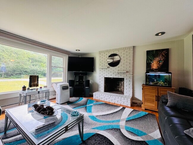 Building Photo - 18 Weaver St