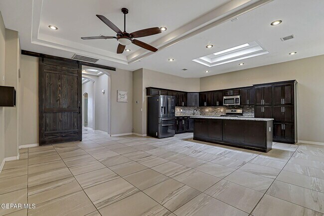 Building Photo - 14805 Holly Springs