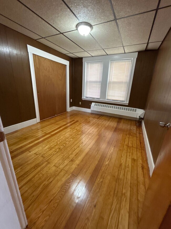 Building Photo - 72-74 Maple St