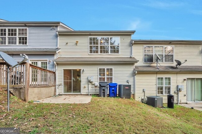 Building Photo - 6338 Hickory Ln Cir