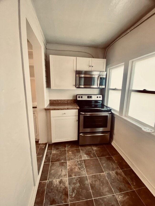 Building Photo - 2029 House