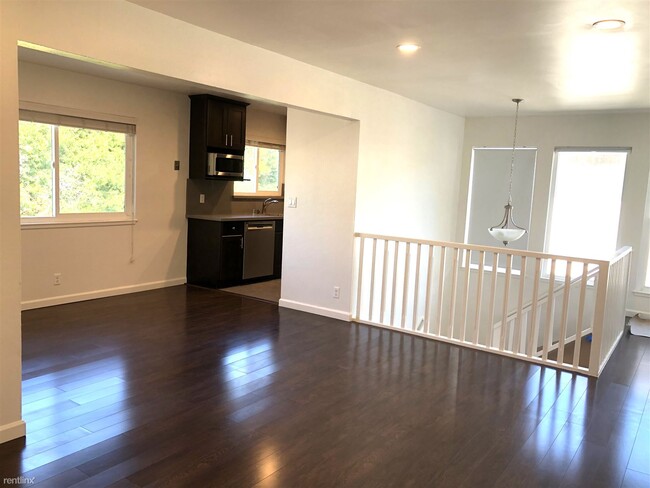 Building Photo - 1 br, 1 bath Townhome - 1229 West McKinley...