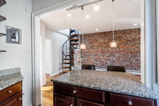 Building Photo - 80 Revere St