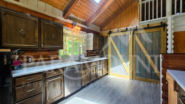 Building Photo - Spacious Log Home with Acreage!