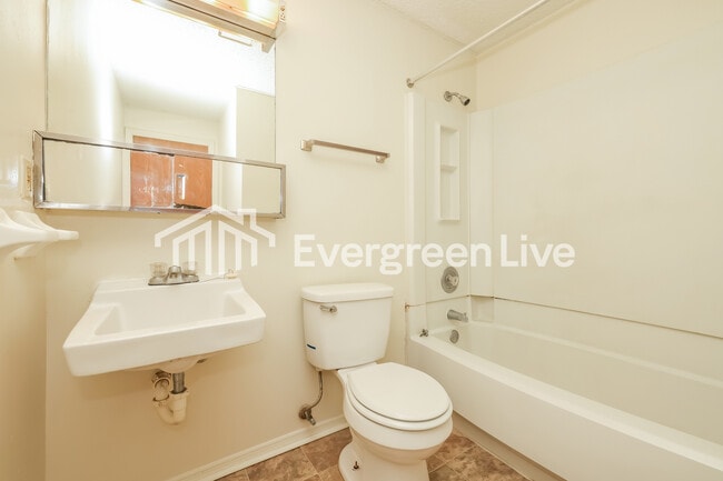 Building Photo - 6241 Greenfield Way